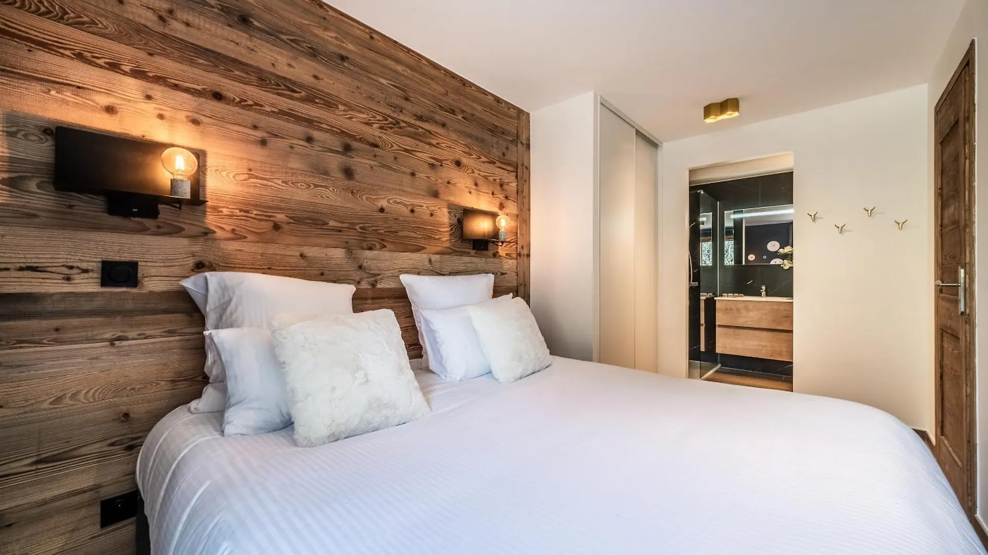 Apartment Colibri Les Gets - By Emerald Stay 0*,  France